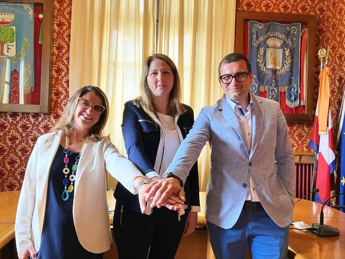 Il sindaco Anna Macchia (al centro) col vicesindaco Katia Pelissetti e l'assessore Daniele Chiolerio Il sindaco Anna Macchia (al centro) col vicesindaco Katia Pelissetti e l'assessore Daniele Chiolerio