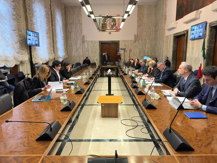 Crisi del settore moda Piemonte: tavolo di crisi per il rilancio del settore Crisi del settore moda Piemonte: tavolo di crisi per il rilancio del settore