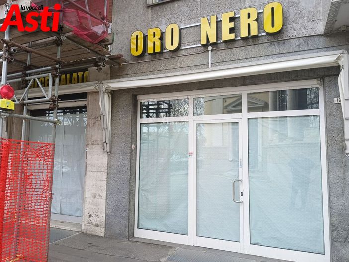 Dura poco l'avventura astigiana di "Oro nero": chiuso il bar caffetteria di piazza Libertà che aveva preso il posto di Cahos
