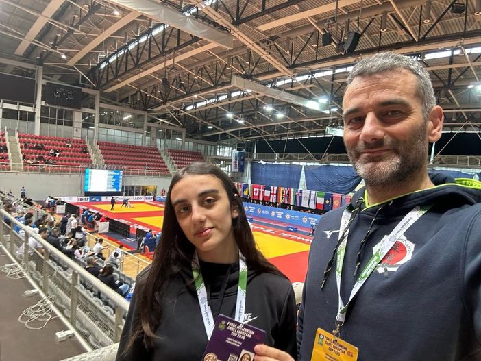 Immagini relative l'impegno internazionale di Ginevra Aloise Immagini relative l'impegno internazionale di Ginevra Aloise