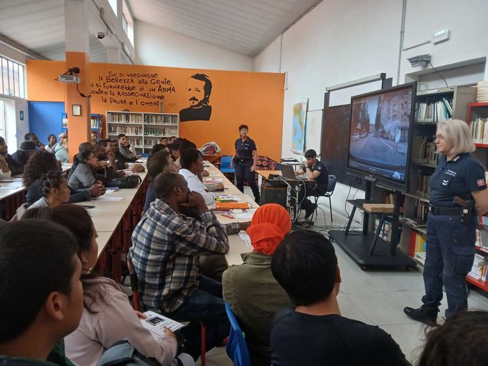 Studenti e rider a lezione Studenti e rider a lezione