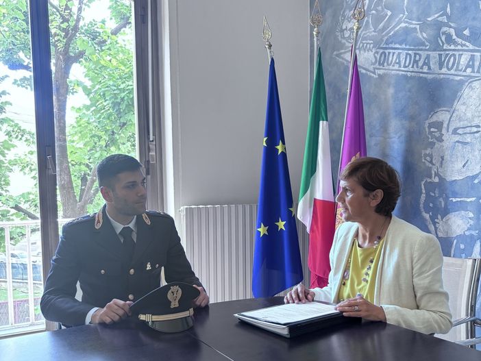 Il commissario Camardella a colloquio con il questore Marina Di Donato Il commissario Camardella a colloquio con il questore Marina Di Donato