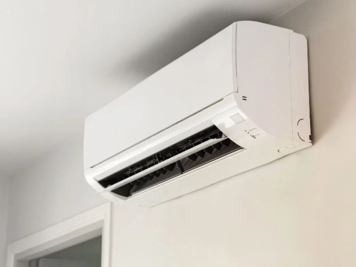 Installazione condizionatori a soffitto: soluzioni efficienti e moderne per il tuo comfort