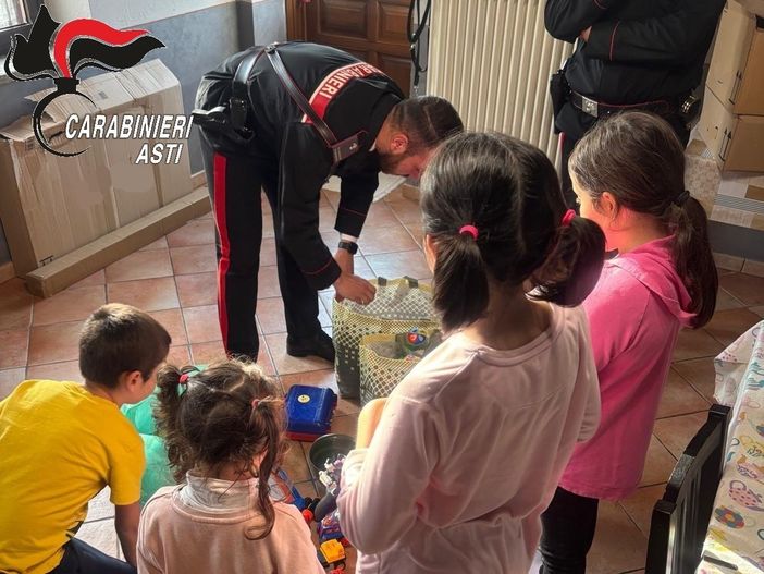 Quando la divisa porta un sorriso: la sorpresa dei carabinieri in una casa famiglia di Monale Quando la divisa porta un sorriso: la sorpresa dei carabinieri in una casa famiglia di Monale