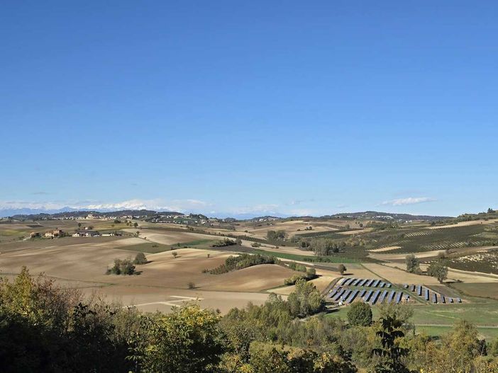 Altavilla Monferrato, ricorso al Tar contro l’impianto agrivoltaico: “A rischio il paesaggio Unesco”