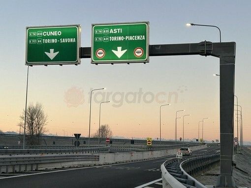 Pedaggi in autostrada, i rincari di Capodanno restano una ferita aperta: "Con accise e viabilità, l'autotrasporto è in ginocchio" Pedaggi in autostrada, i rincari di Capodanno restano una ferita aperta: "Con accise e viabilità, l'autotrasporto è in ginocchio"