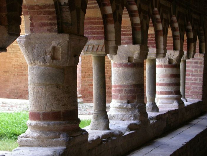 Chiostro Canonica di Vezzolano Chiostro Canonica di Vezzolano