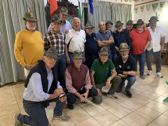 Serata alpina del Gruppo Asti Sbocchi Nord: consegnati spilla e attestati per l'impegno durante la pandemia