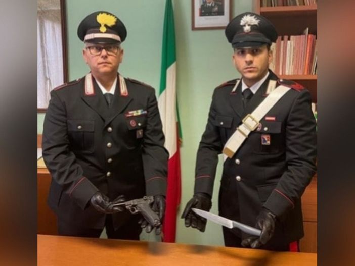 A 72 anni rapina la Cassa di Risparmio di Asti a Castelnuovo don Bosco. Arrestato dopo una breve fuga A 72 anni rapina la Cassa di Risparmio di Asti a Castelnuovo don Bosco. Arrestato dopo una breve fuga