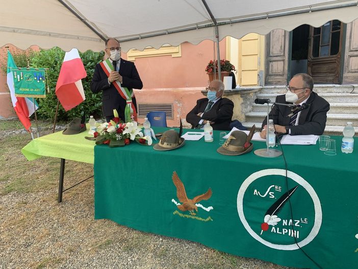 Il Sindaco di Asti, Maurizio Rasero durante il suo intervento dal tavolo della presidenza dell’Assemblea.