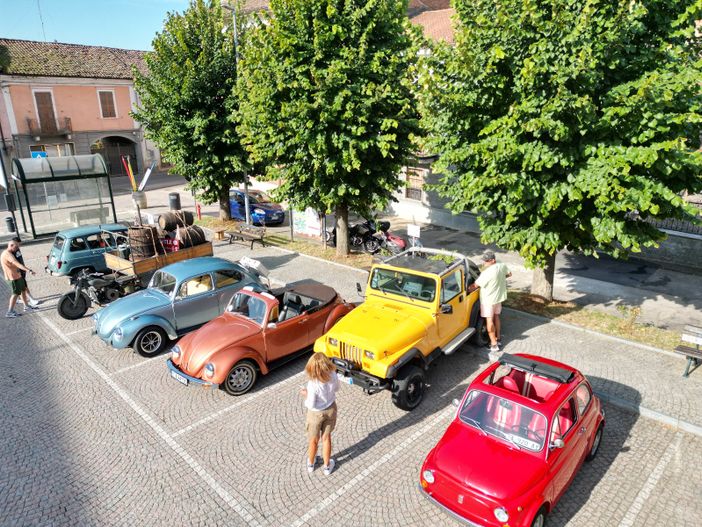 Castelnuovo Belbo: successo per il raduno di auto e moto d’epoca
