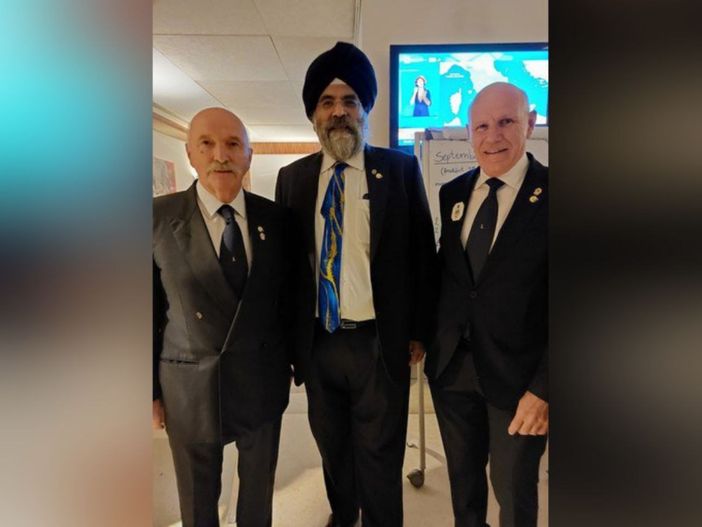 Oscar Bielli, Governatore Distretto Lions 108Ia3, A. P. Singh Vice Presidente Internazionale, Claudio Sabattini Presidente del Consiglio dei Governatori Oscar Bielli, Governatore Distretto Lions 108Ia3, A. P. Singh Vice Presidente Internazionale, Claudio Sabattini Presidente del Consiglio dei Governatori