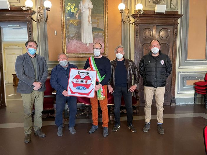 Monferrato Rugby, consegnata nuova maglia al sindaco di Asti, Maurizio Rasero