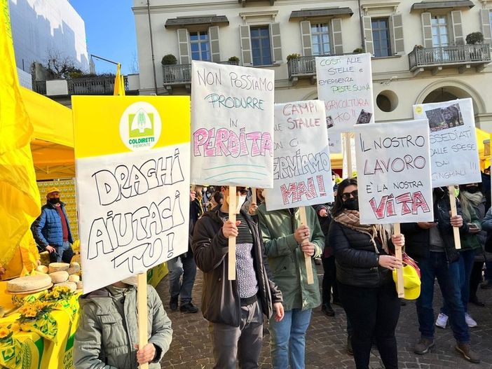 La protesta di agricoltori e allevatori Coldiretti in piazza Vittorio (foto credit Marco Panzarella)