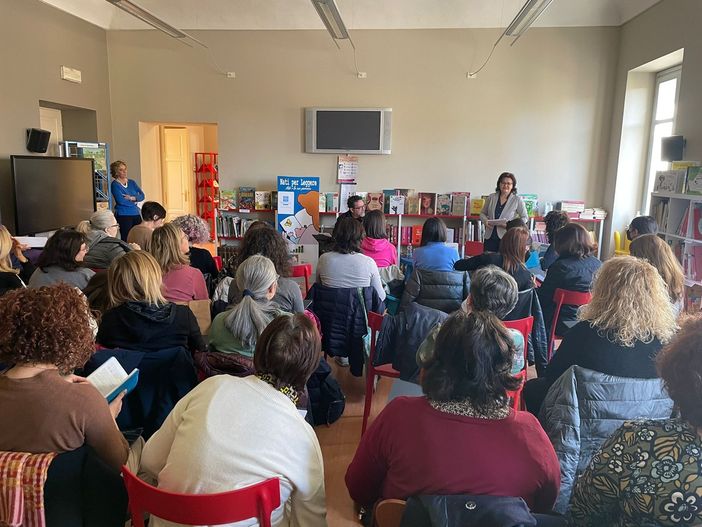 Un paio di immagini (la seconda a fine articolo) relative l'incontro svoltosi sabato alla Biblioteca Monticone di Canelli Un paio di immagini (la seconda a fine articolo) relative l'incontro svoltosi sabato alla Biblioteca Monticone di Canelli