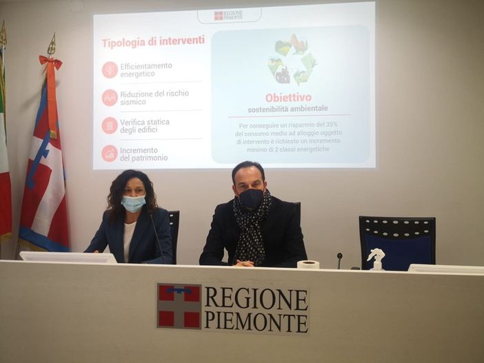 Il presidente Cirio e l'assessore Caucino ritratti nel corso della conferenza stampa Il presidente Cirio e l'assessore Caucino ritratti nel corso della conferenza stampa