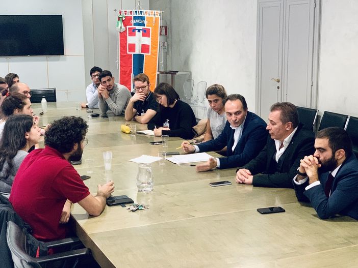 Il presidente del Piemonte Alberto Cirio oggi ha incontrato gli studenti per parlare di Borse di studio Il presidente del Piemonte Alberto Cirio oggi ha incontrato gli studenti per parlare di Borse di studio