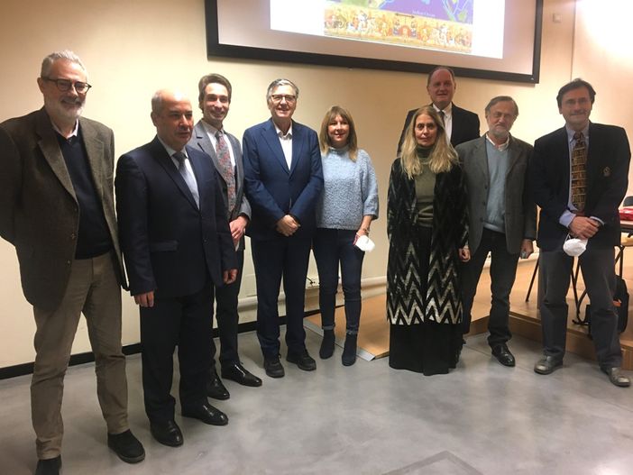 "Porcellana e vetro attraverso la Via della Seta", la conferenza che ha affascinato gli astigiani