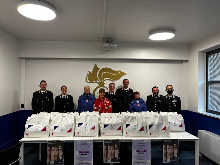 Violenza sulle donne: carabinieri e centro antiviolenza presentano i &quot;kit della dignità&quot;. Ogni Stazione dei carabinieri ne avrà uno