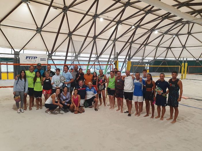 Amici del Tennis – La Casa del Profiterole campioni regionali a squadre di beach tennis Amici del Tennis – La Casa del Profiterole campioni regionali a squadre di beach tennis