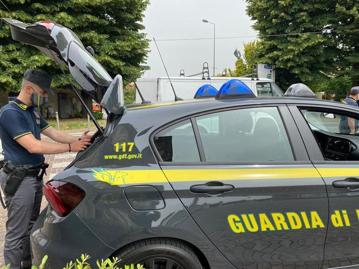 Asti, droga e lusso: sequestrati cocaina, 50mila euro in contanti e beni di valore