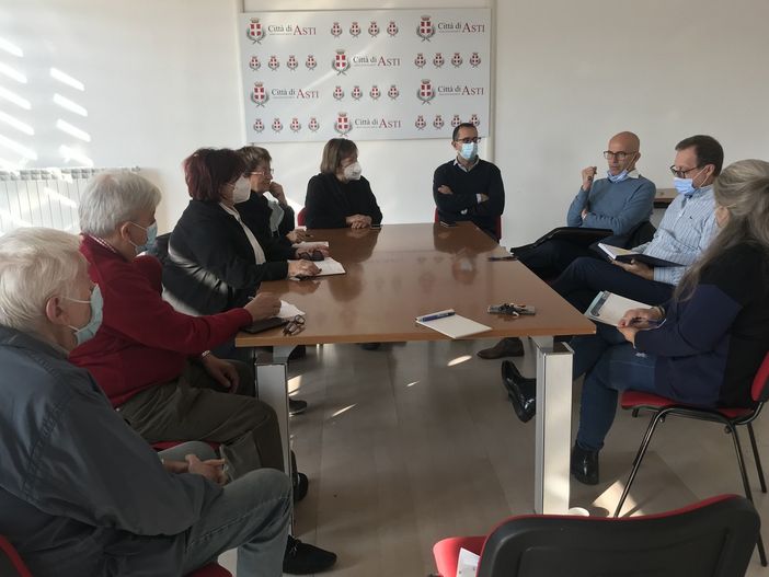 Nella foto, da sinistra a destra: Beppe Castino, Paolo Casalegno,Enrica Coppo, Carmen Soffranio, Mariangela Cotto, Roberto Giolito, Marco Spriano, Marcello Parola, Elena Ferrua Nella foto, da sinistra a destra: Beppe Castino, Paolo Casalegno,Enrica Coppo, Carmen Soffranio, Mariangela Cotto, Roberto Giolito, Marco Spriano, Marcello Parola, Elena Ferrua