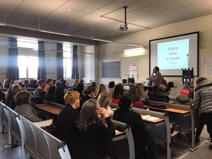 Proseguono gli incontri del progetto "ImMENSAmente buona". Impegno sulle tematiche alimentazione e benessere Proseguono gli incontri del progetto "ImMENSAmente buona". Impegno sulle tematiche alimentazione e benessere