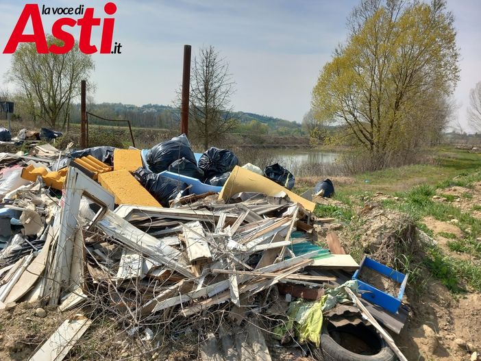 "Sull'argine del Tanaro ho constatato che l'essere umano è il cancro del Pianeta" "Sull'argine del Tanaro ho constatato che l'essere umano è il cancro del Pianeta"