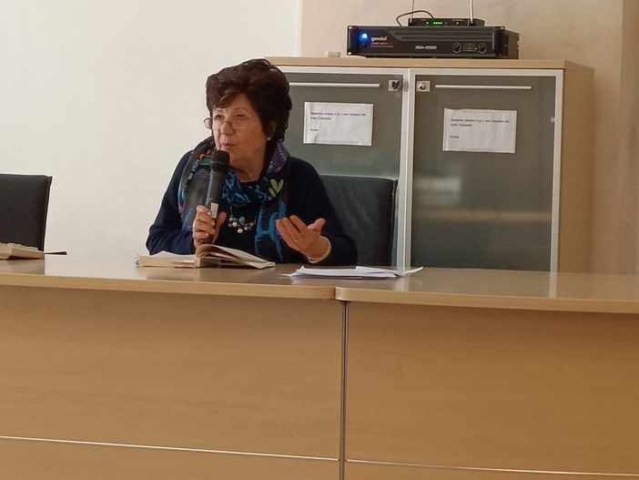 Maria Luisa Mosele al Monti con il suo romanzo, "Non sapevamo di essere girasoli"
