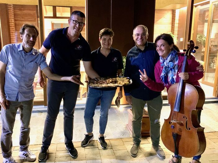 Da sinistra, Massimo Barbero, Alessandro Durando con la moglie Sara, Fabio Fassio, Simona Colonna