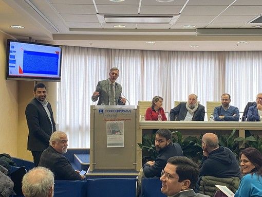 Un'immagine della presentazione torinese del libro di cui è coautore il DG Asl AT Flavio Boraso