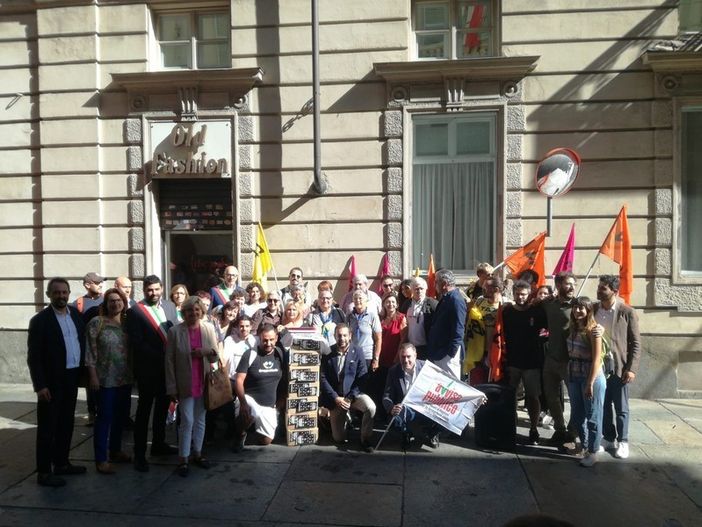 Gioco d'azzardo legale, 12mila firme per chiedere alla Regione una nuova legge: "Ci vanno di mezzo i più fragili" Gioco d'azzardo legale, 12mila firme per chiedere alla Regione una nuova legge: "Ci vanno di mezzo i più fragili"