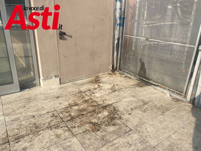 Movicentro ancora sotto accusa per scarsa pulizia e precarie condizioni igieniche [GALLERIA FOTOGRAFICA]