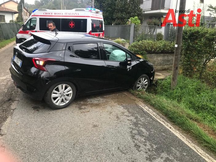 Valmanera: donna colta da malore esce di strada con l'auto. Sul posto il 118