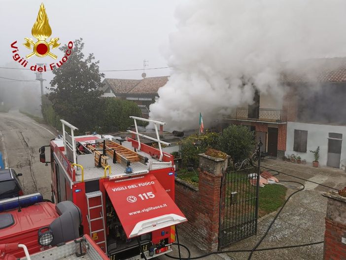 Cunico, intervento dei vigili del fuoco per domare l’incendio di una legnaia