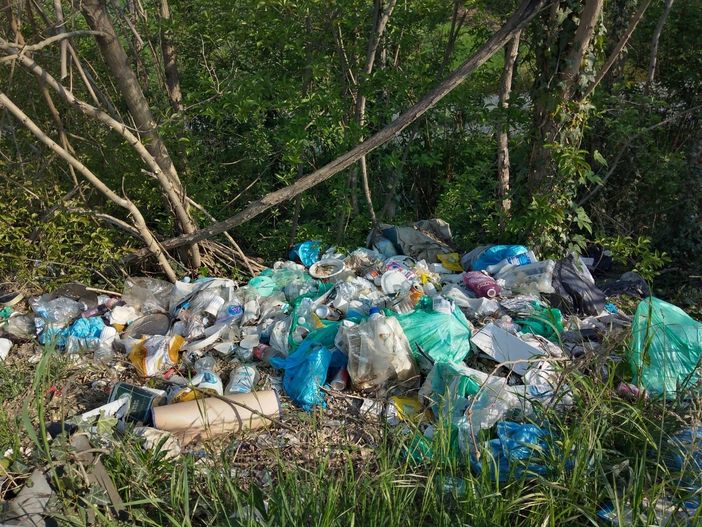 San Marzanotto Piana: ripulite dai rifiuti abbandonati le scarpate della provinciale