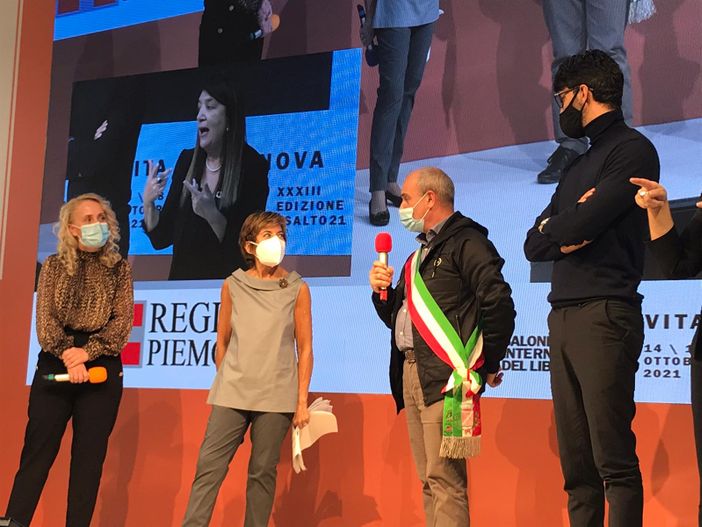 Le studentesse del Cpia di Asti, premiate al Salone del Libro all'interno di Lingua Madre Le studentesse del Cpia di Asti, premiate al Salone del Libro all'interno di Lingua Madre