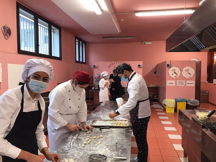 Un laboratorio di cucina Un laboratorio di cucina