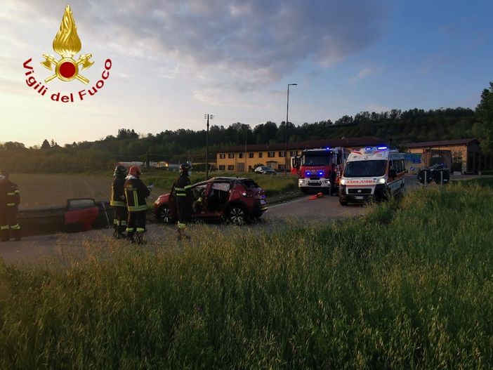 Auto ribaltata al raccordo tangenziale della Boana: due feriti