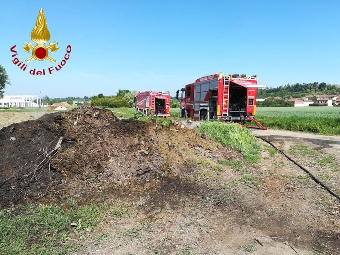 Quarto: incendio oggi pomeriggio. A fuoco scarti di vegetazione Quarto: incendio oggi pomeriggio. A fuoco scarti di vegetazione
