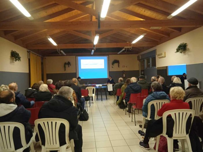Immagine d'archivio di un'assemblea di quartiere a San Fedele
