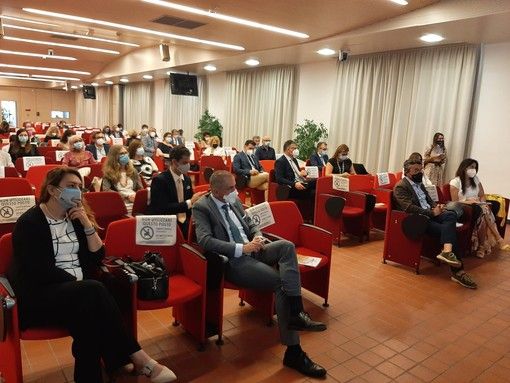 La Germania stoppa Pfizer nella fascia 12-17, sottosegretario Costa: "È un vaccino approvato e così stiamo procedendo" La Germania stoppa Pfizer nella fascia 12-17, sottosegretario Costa: "È un vaccino approvato e così stiamo procedendo"