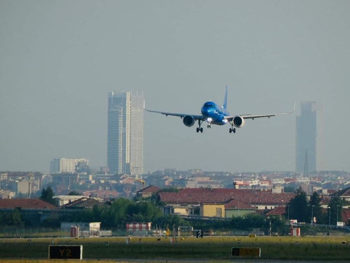 "Il collegamento Asti - Caselle è prioritario per l'Amministrazione comunale?" "Il collegamento Asti - Caselle è prioritario per l'Amministrazione comunale?"