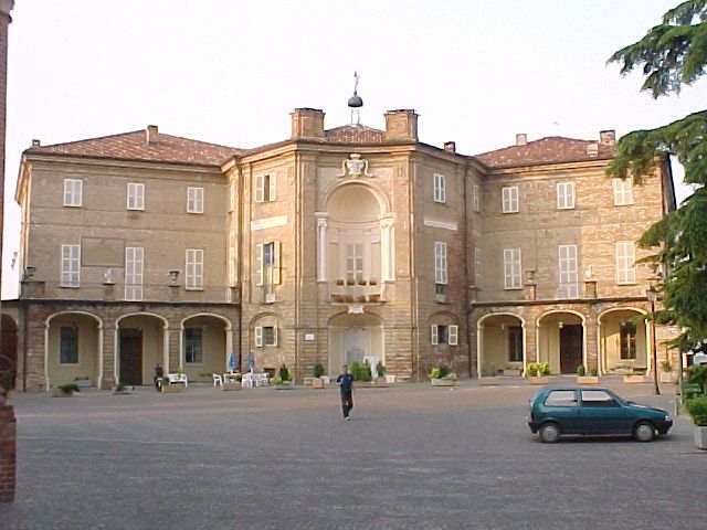 A Castell'Alfero si visitano le Sale del Castello e il Museo etnografico A Castell'Alfero si visitano le Sale del Castello e il Museo etnografico