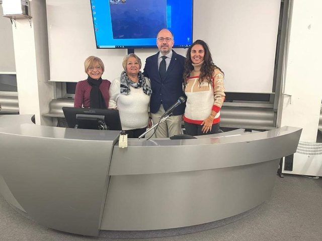 Stefania Sterpetti, Bianca Marina Terzuolo e Francesca Ragusa con il presidente della Provincia Rasero Stefania Sterpetti, Bianca Marina Terzuolo e Francesca Ragusa con il presidente della Provincia Rasero