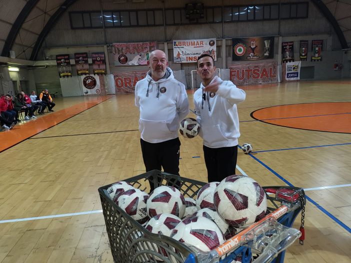 Al Palabrumar di Asti lectio di Dani Alves e un numeroso, attento, pubblico Al Palabrumar di Asti lectio di Dani Alves e un numeroso, attento, pubblico