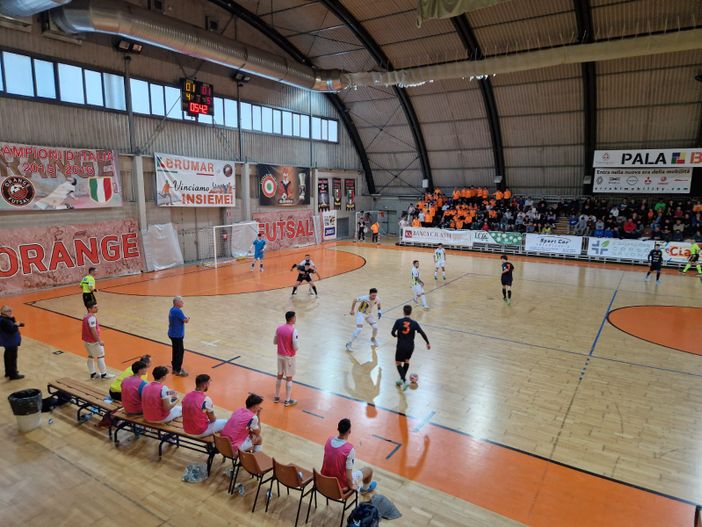L'Avis Isola batte l'Orange Futsal nel derby astigiano L'Avis Isola batte l'Orange Futsal nel derby astigiano