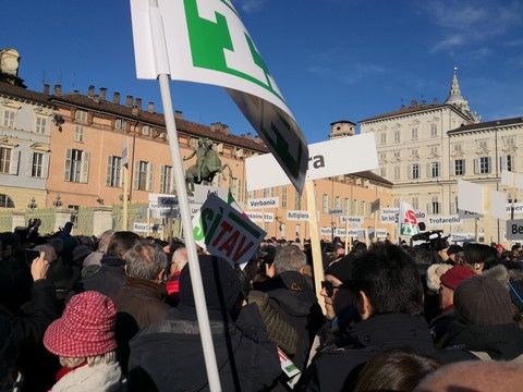 L'onda arancione Sì Tav invade di nuovo Torino (FOTO e VIDEO)
