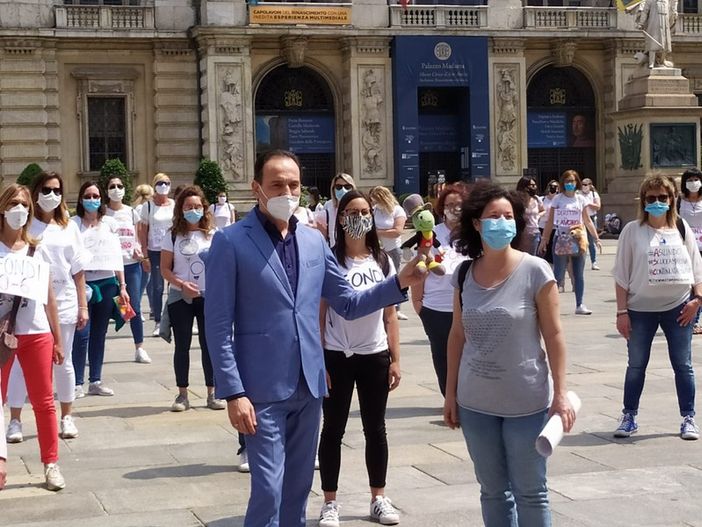 Protesta di scuole paritarie e private davanti alla Regione, Cirio: “Ci faremo sentire con il governo”