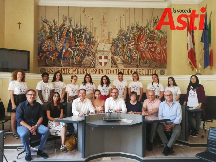 I relatori con i ragazzi del servizio civile